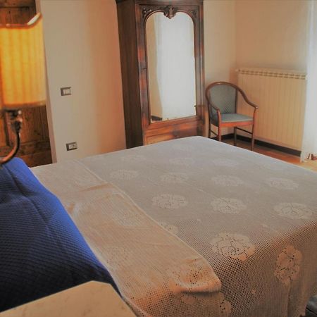 B&B Ponte La Pietra Gubbio Buitenkant foto