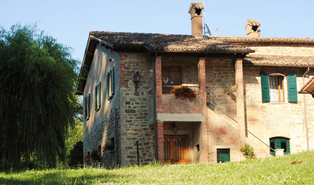 B&B Ponte La Pietra Gubbio Buitenkant foto