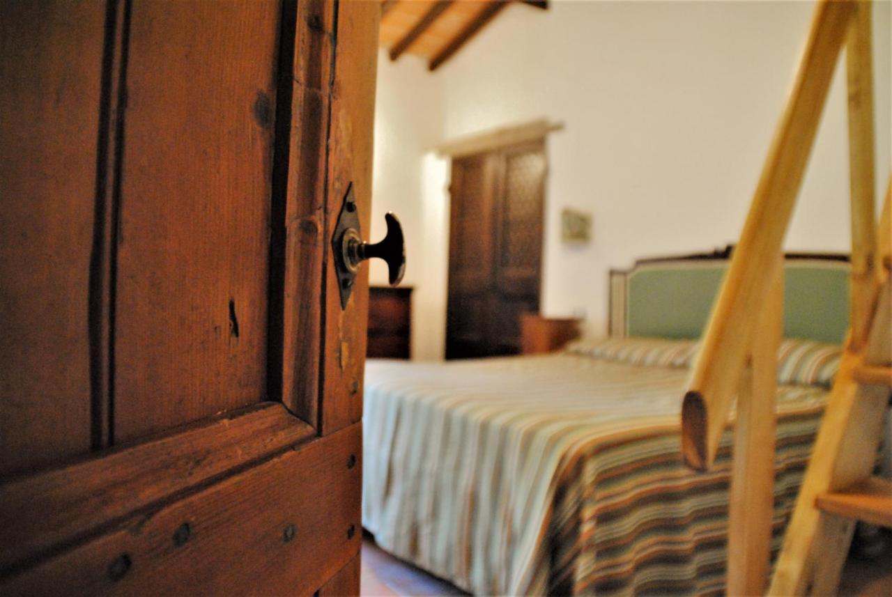 B&B Ponte La Pietra Gubbio Buitenkant foto