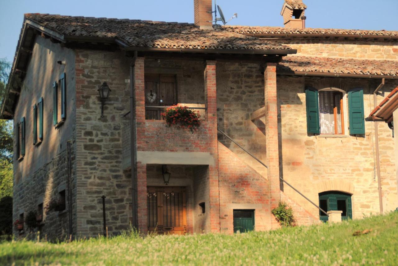 B&B Ponte La Pietra Gubbio Buitenkant foto