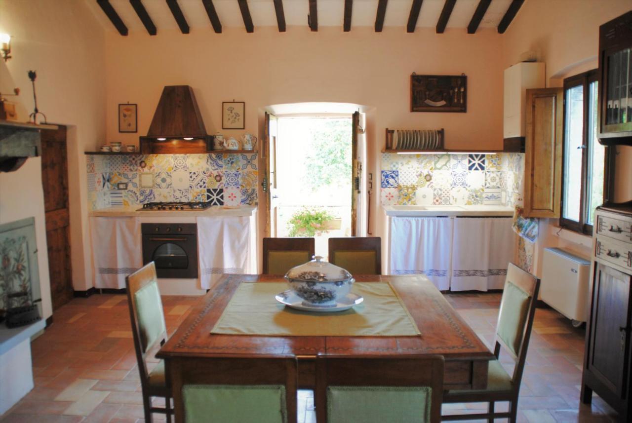 B&B Ponte La Pietra Gubbio Buitenkant foto