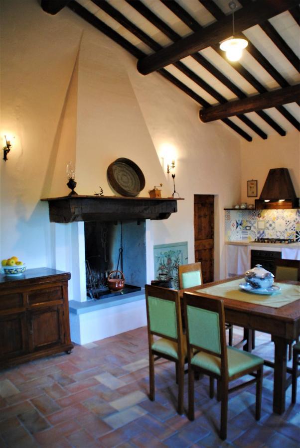 B&B Ponte La Pietra Gubbio Buitenkant foto