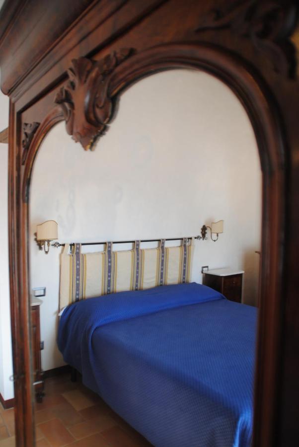 B&B Ponte La Pietra Gubbio Buitenkant foto
