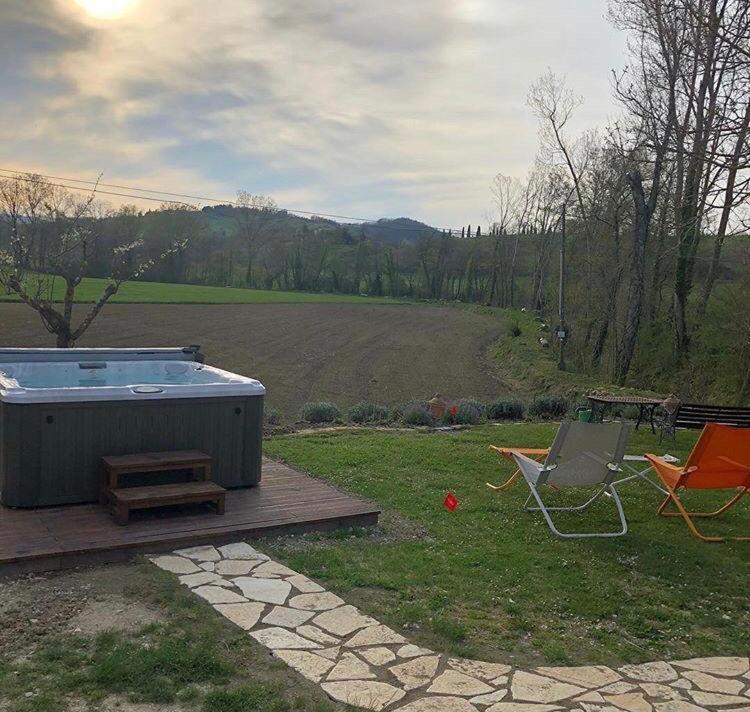 B&B Ponte La Pietra Gubbio Buitenkant foto